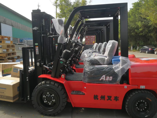叉車(chē)轉(zhuǎn)向沉重？叫你這些方法排除！