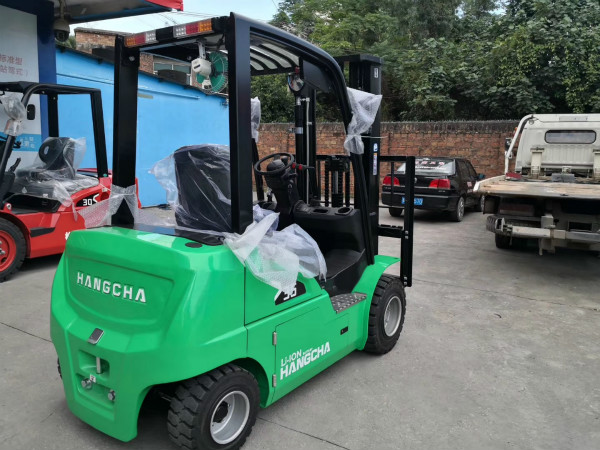 【干貨】電動堆高車、電動搬運車的電機和繼電器應(yīng)該怎么保養(yǎng)？