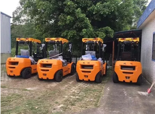 【叉車操作小知識(shí)】?jī)?nèi)燃叉車要怎么換擋？